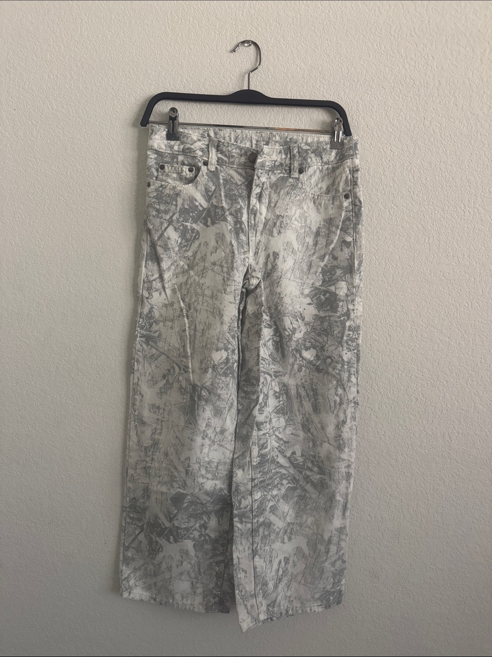Men's Gray Marble-Print Straight Jeans